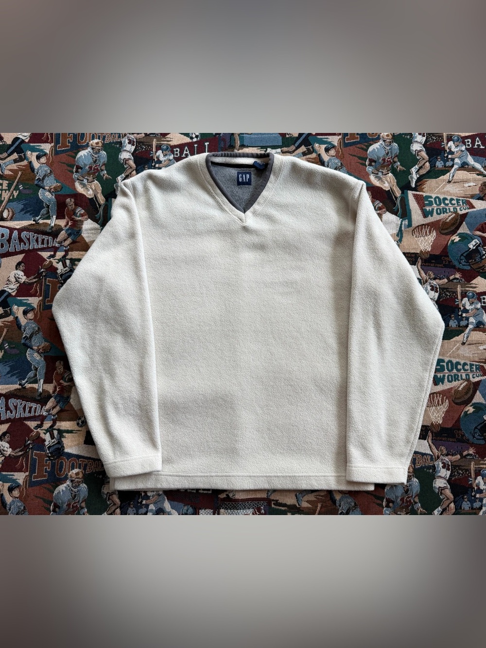 Vintage 90s Men’s GAP Cream V-neck Fleece Sweatshirt